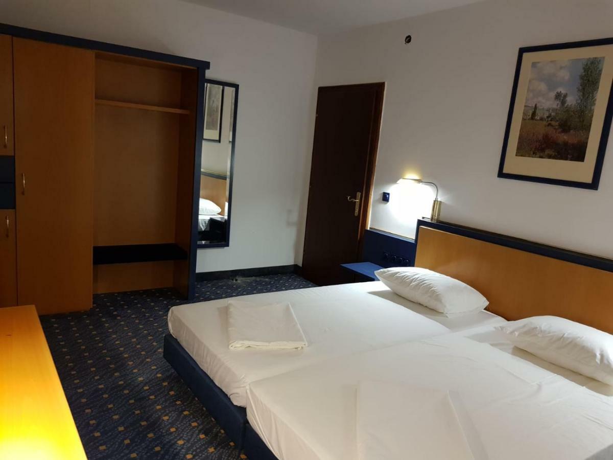 Portul Dunarii Hotel Harsova ภายนอก รูปภาพ